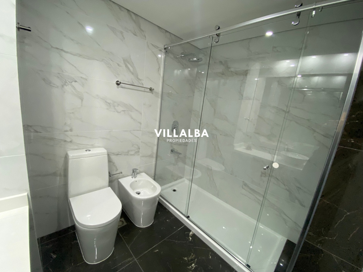 Apartamento ID.4303 - Apartamento en venta de 3 dormitorios en Miami Boulevard, Punta del Este.