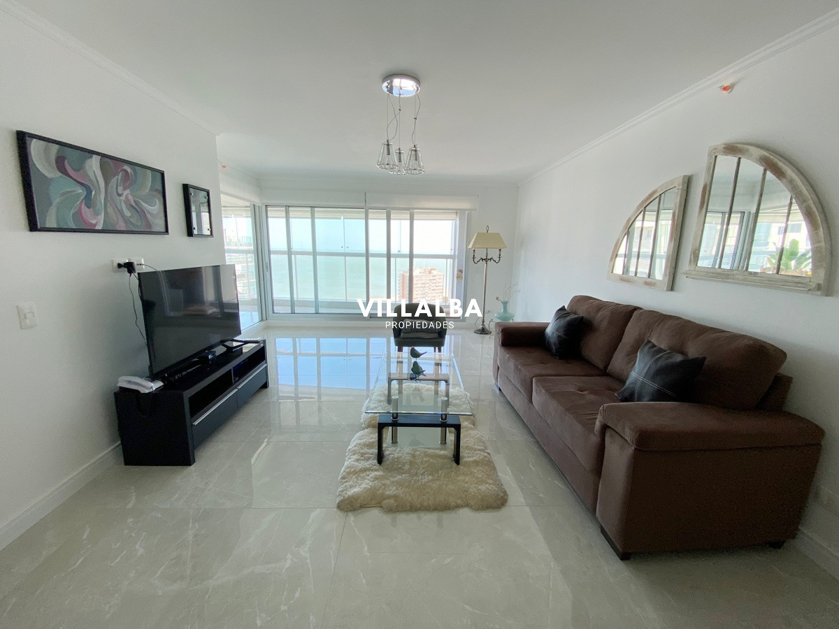 Apartamento ID.4303 - Apartamento en venta de 3 dormitorios en Miami Boulevard, Punta del Este.