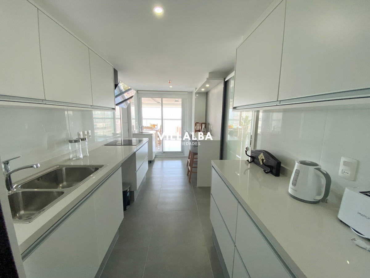 Apartamento ID.4303 - Apartamento en venta de 3 dormitorios en Miami Boulevard, Punta del Este.