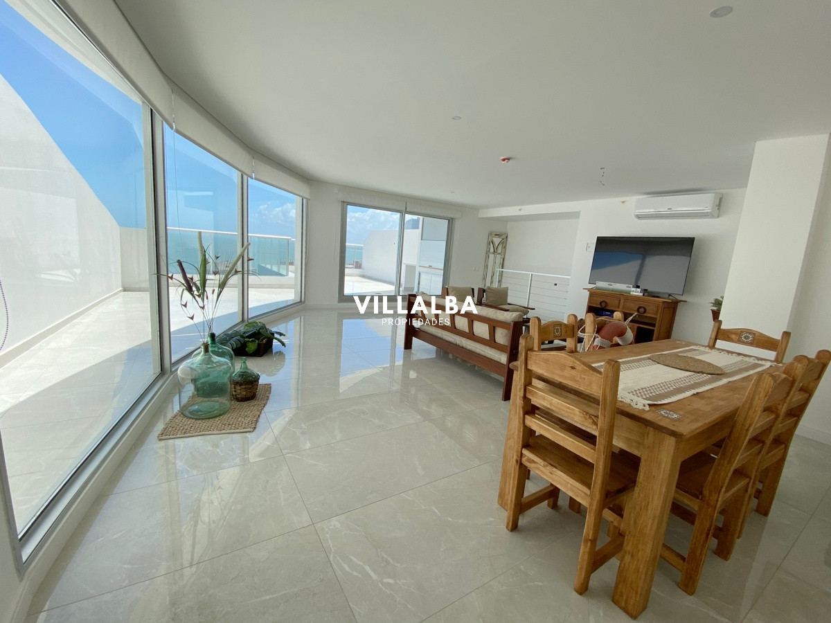 Apartamento ID.4303 - Apartamento en venta de 3 dormitorios en Miami Boulevard, Punta del Este.