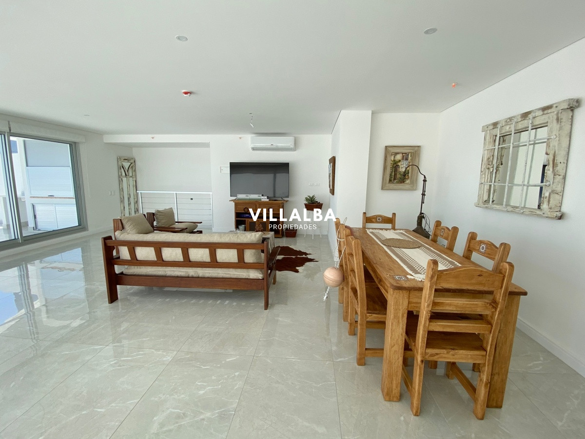 Apartamento ID.4303 - Apartamento en venta de 3 dormitorios en Miami Boulevard, Punta del Este.