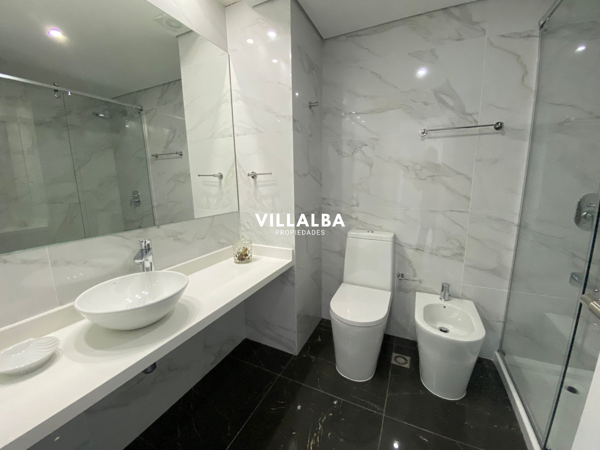 Apartamento ID.4303 - Apartamento en venta de 3 dormitorios en Miami Boulevard, Punta del Este.