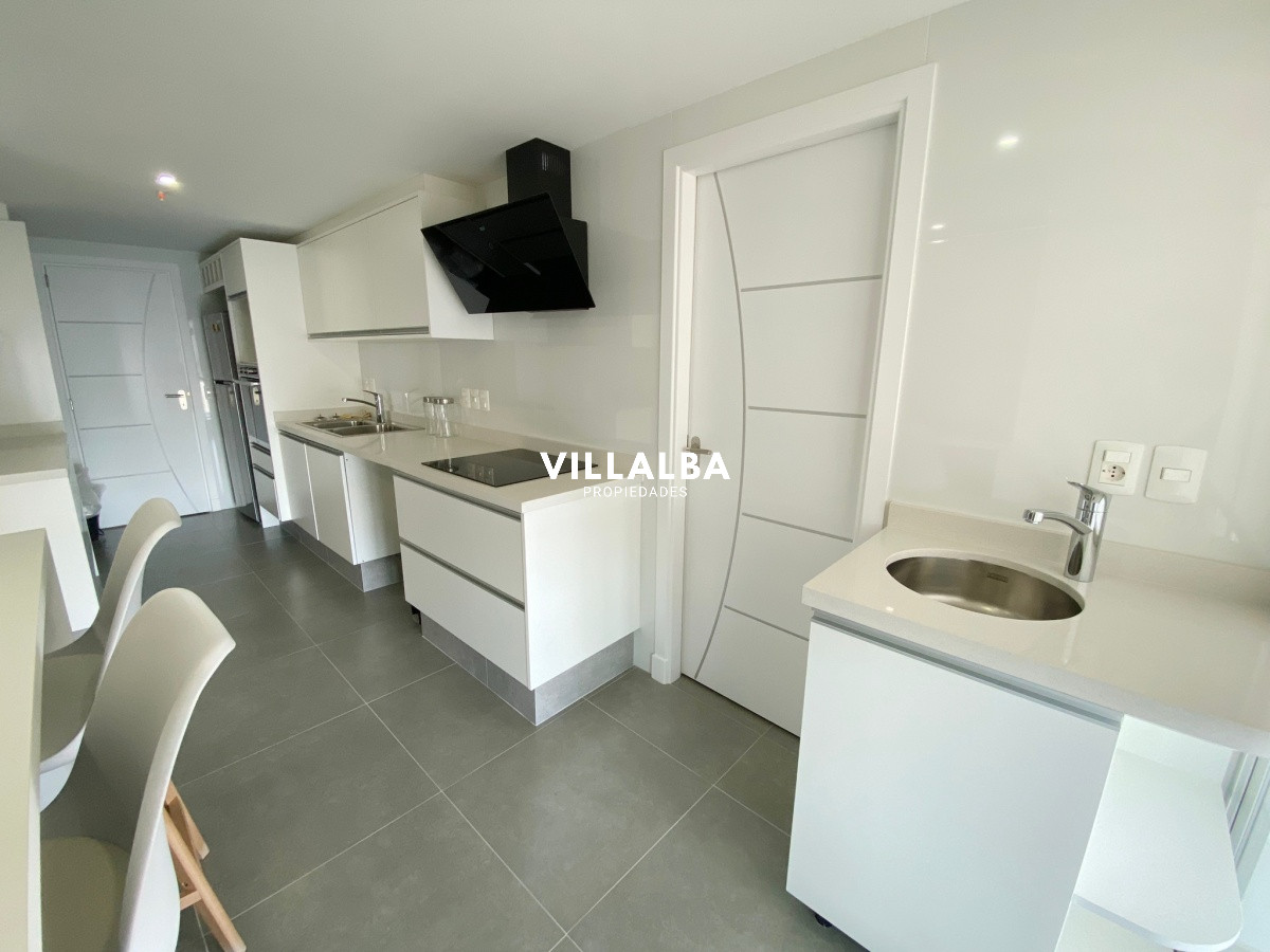 Apartamento ID.4303 - Apartamento en venta de 3 dormitorios en Miami Boulevard, Punta del Este.