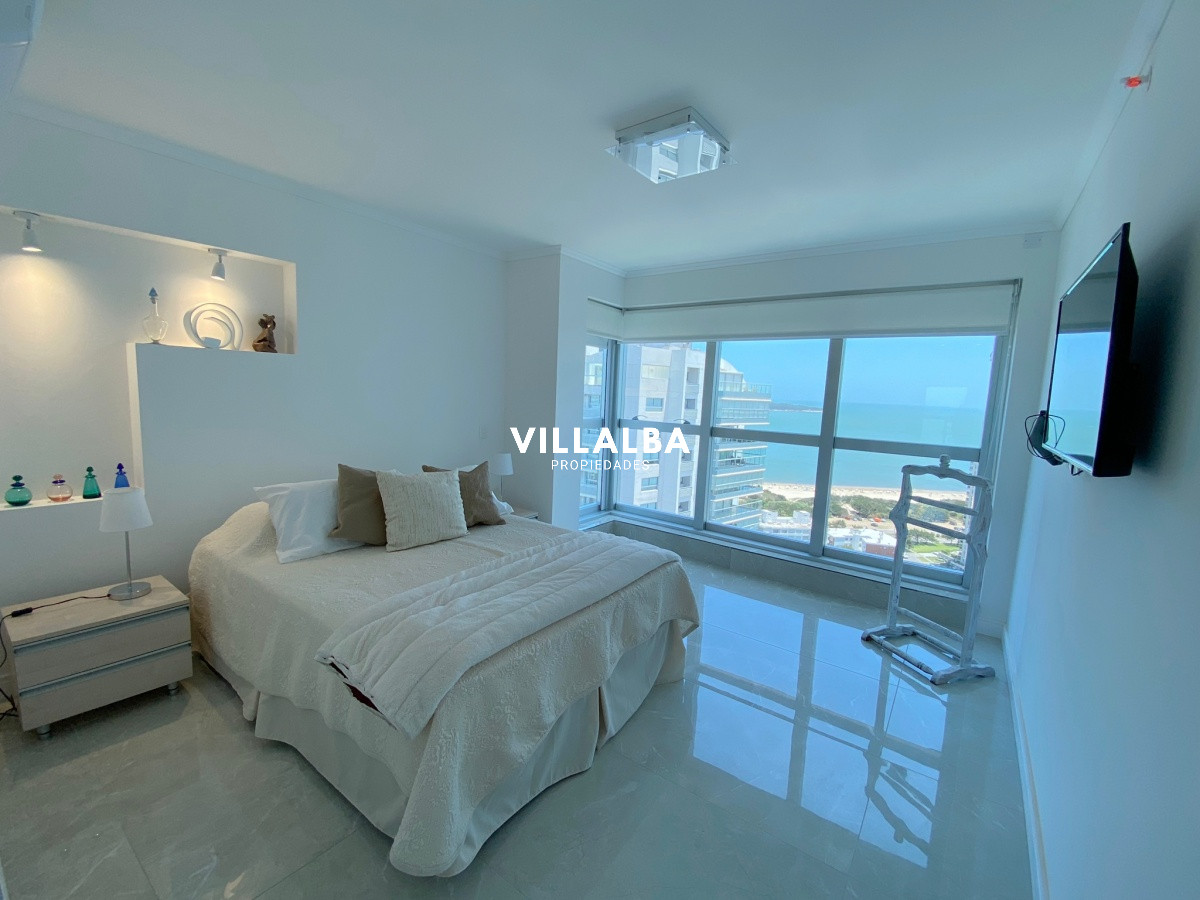 Apartamento ID.4303 - Apartamento en venta de 3 dormitorios en Miami Boulevard, Punta del Este.