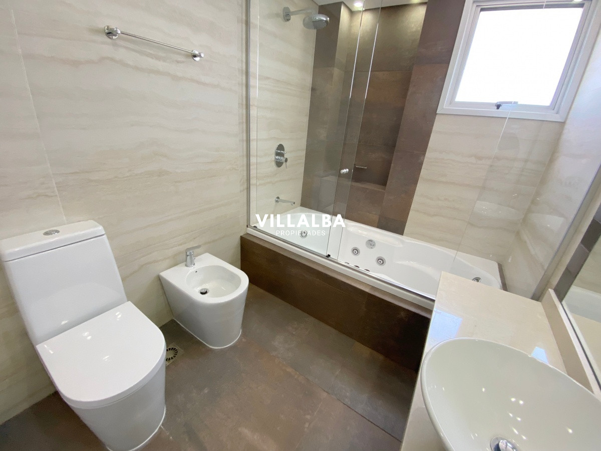 Apartamento ID.4303 - Apartamento en venta de 3 dormitorios en Miami Boulevard, Punta del Este.