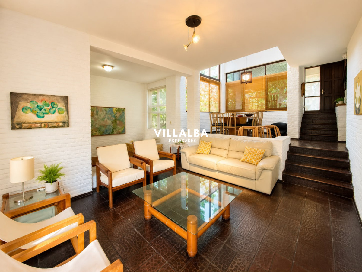 Apartamento ID.4762 - Casa en Venta de 3 Dormitorios en Playa Mansa, Punta del Este