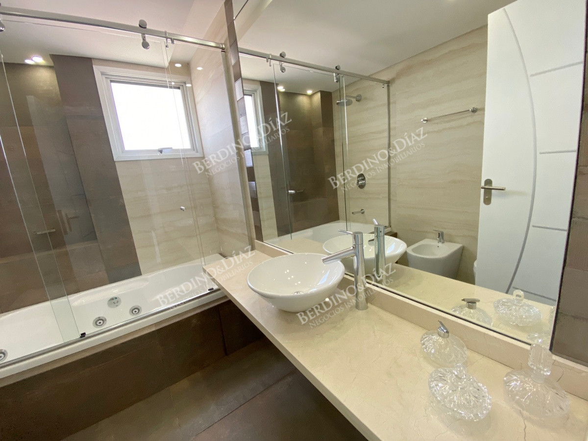 Apartamento ID.2587 - EXCELENTE PENTHOUSE EN MIAMI BOULEVARD, PUNTA DEL ESTE