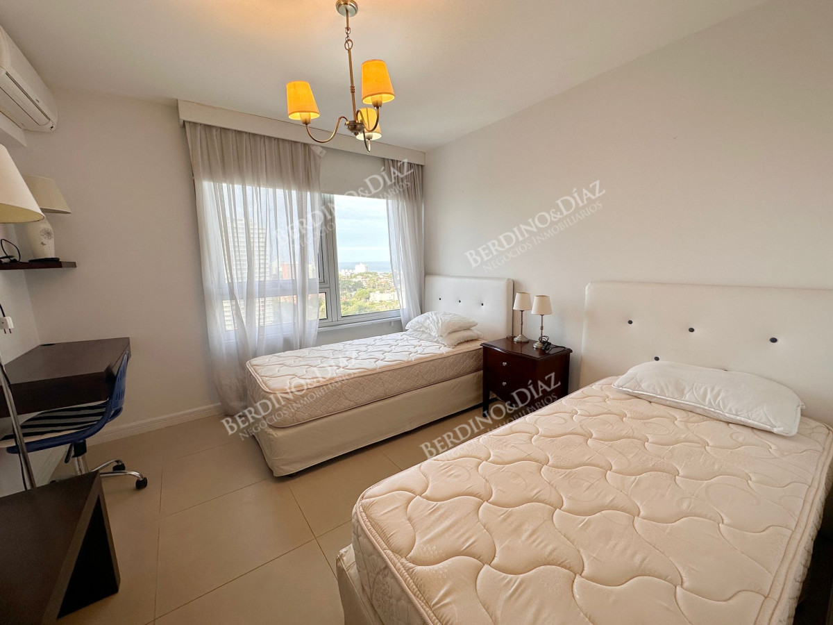 Apartamento ID.2860 - Departamento en Venta de 2 Dormitorios en Gala Tower , Punta del Este