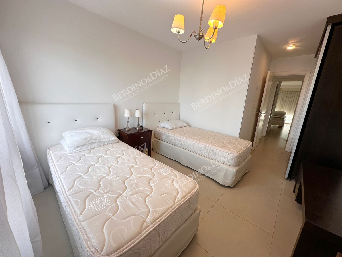 Apartamento ID.2860 - Departamento en Venta de 2 Dormitorios en Gala Tower , Punta del Este
