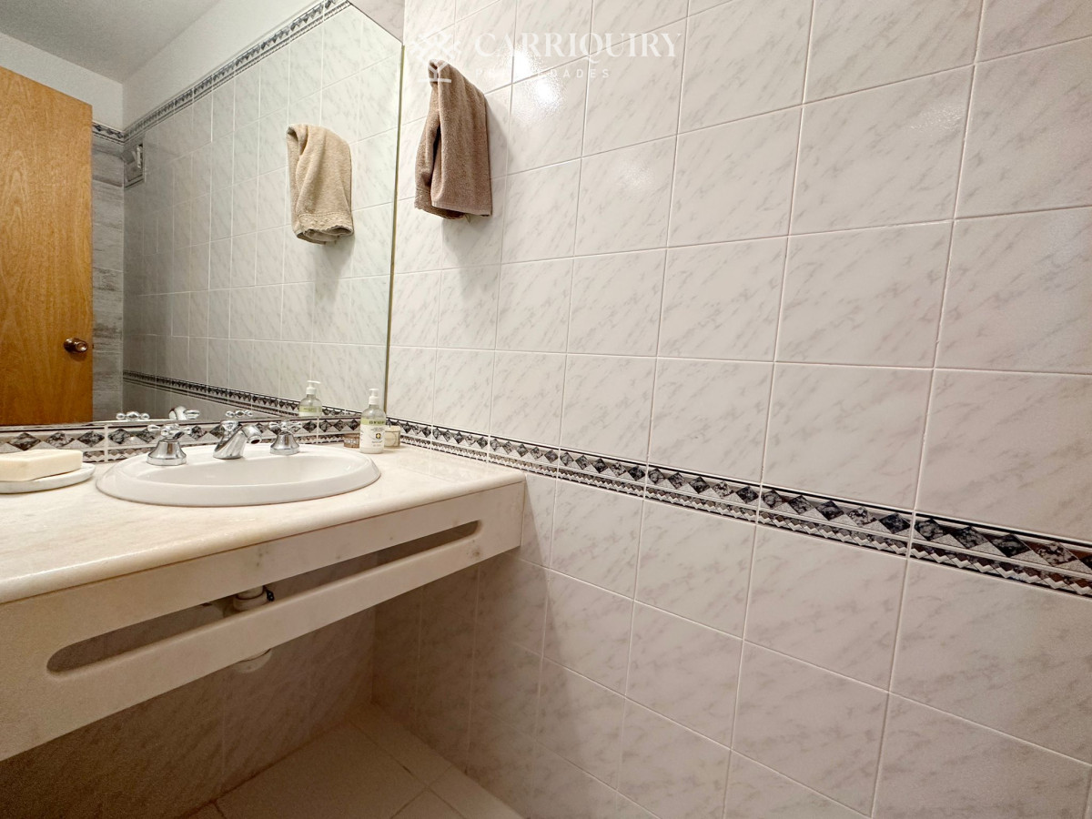 Apartamento ID.8438 - Apartamento de 4 Dormitorios en venta en Ocean Tower, Punta del Este.