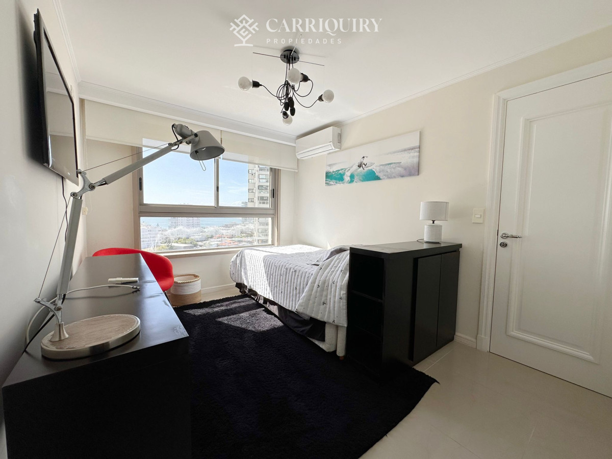 Apartamento ID.8399 - Apartamento en venta de 3 dormitorios en torre Imperiale, Punta del Este.