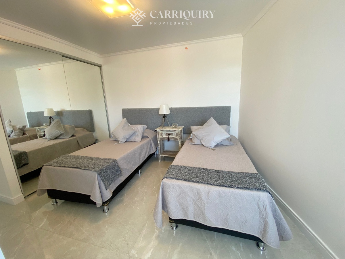 Apartamento ID.9448 - Apartamento en venta de 3 dormitorios en Miami Boulevard, Punta del Este.