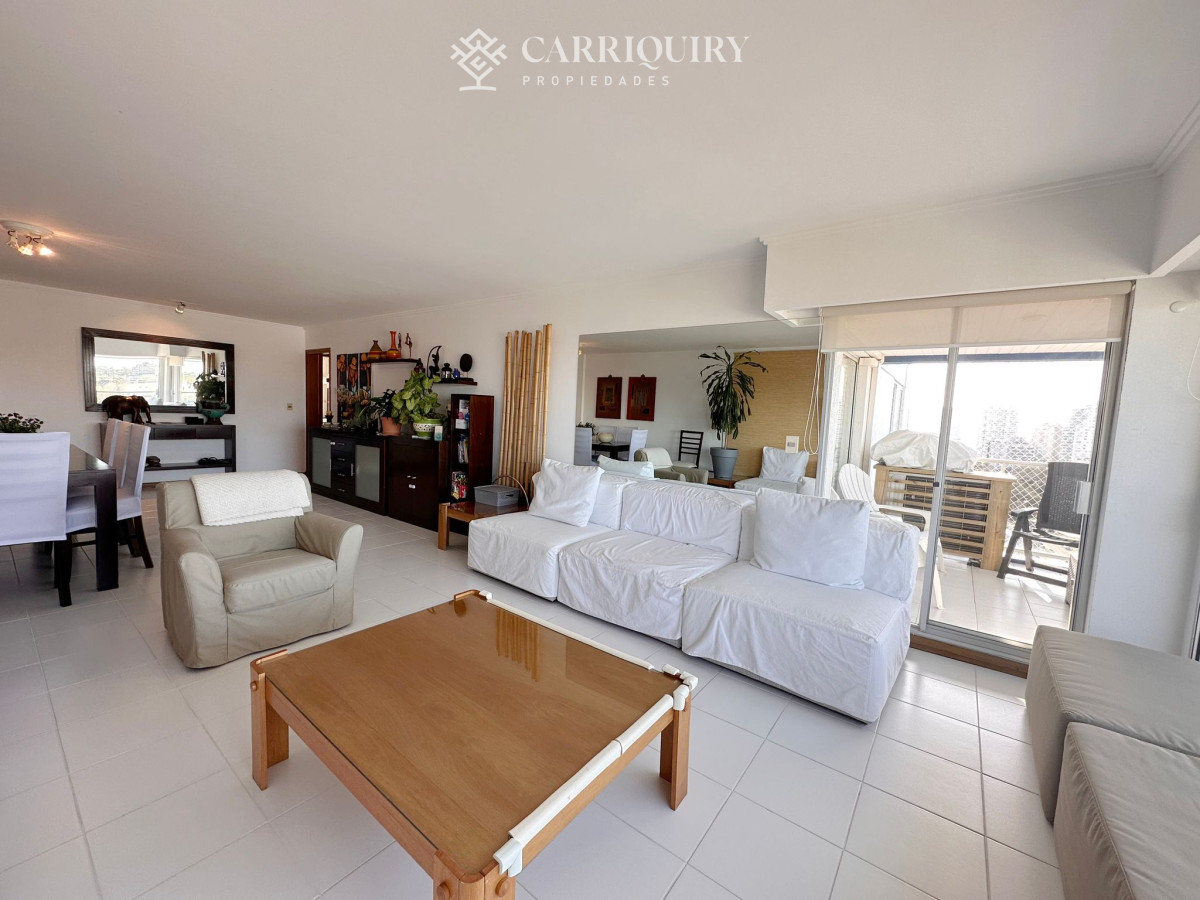Apartamento ID.8438 - Apartamento de 4 Dormitorios en venta en Ocean Tower, Punta del Este.
