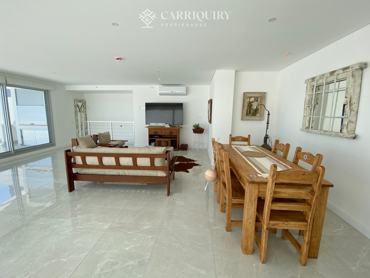 Apartamento ID.9448 - Apartamento en venta de 3 dormitorios en Miami Boulevard, Punta del Este.