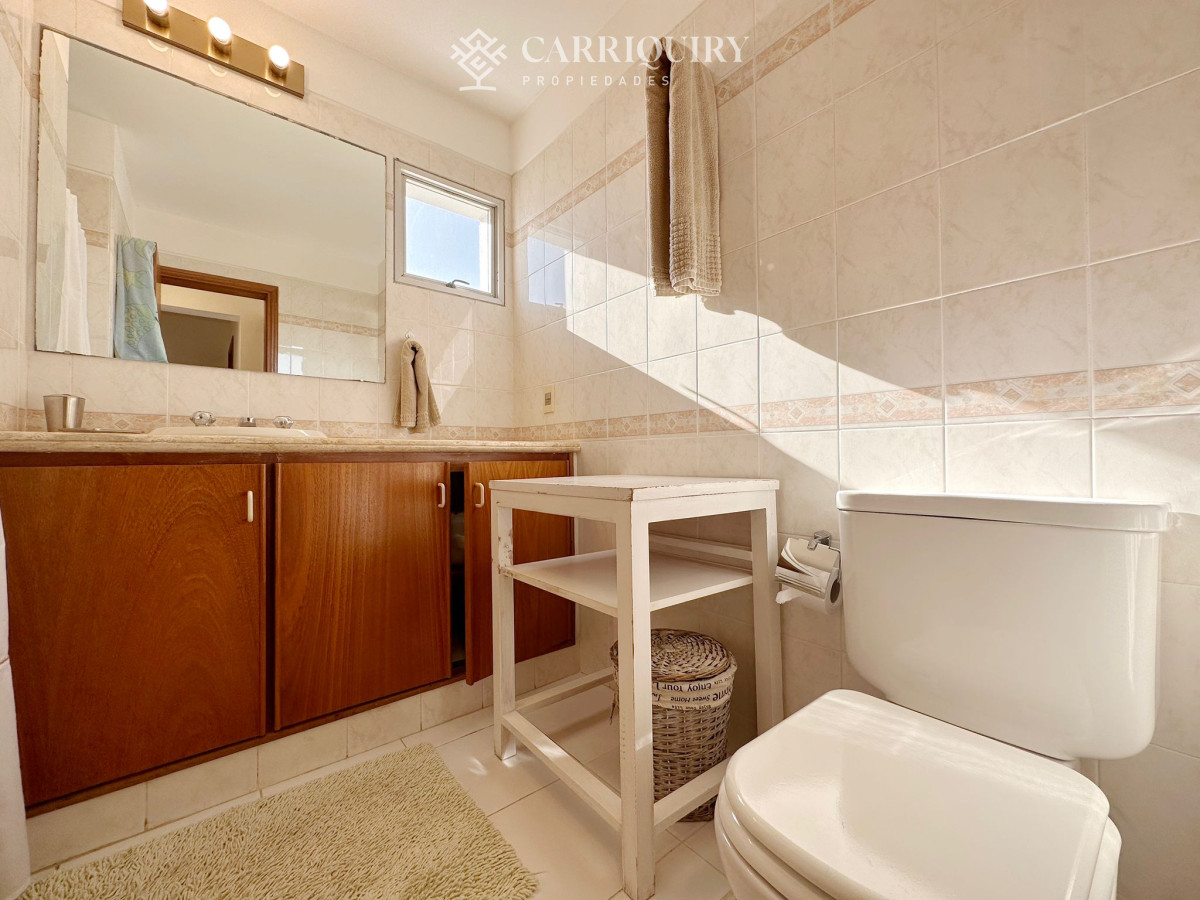 Apartamento ID.8438 - Apartamento de 4 Dormitorios en venta en Ocean Tower, Punta del Este.