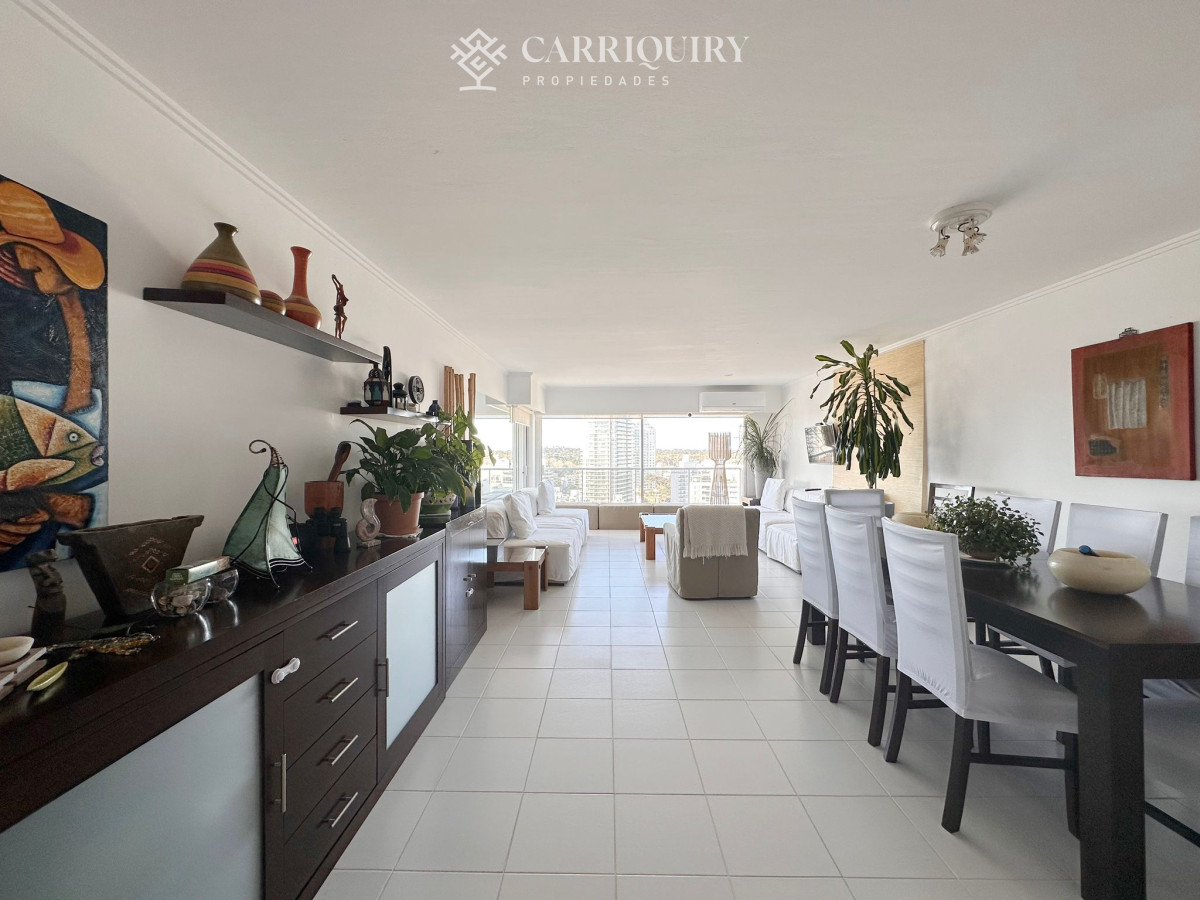 Apartamento ID.8438 - Apartamento de 4 Dormitorios en venta en Ocean Tower, Punta del Este.