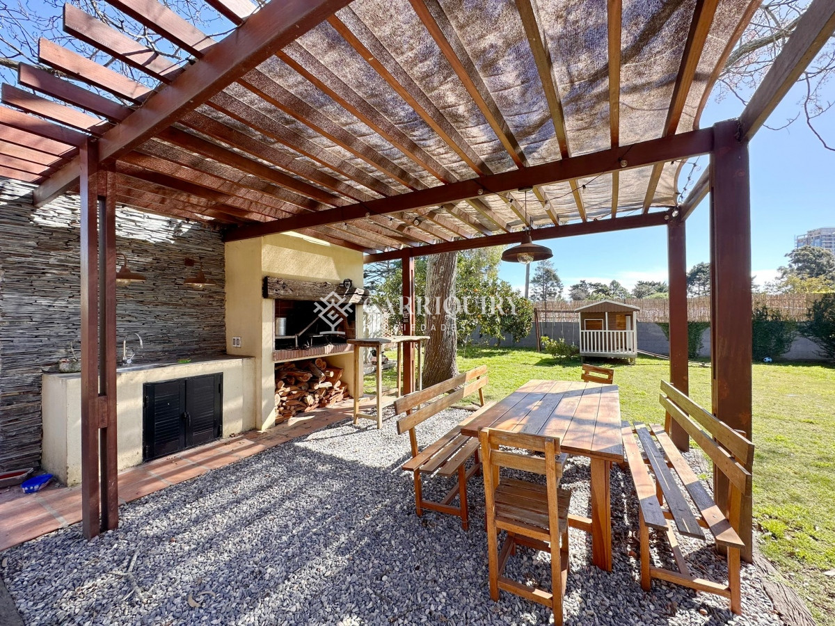 Casa ID.6843 - Casa en Venta de 3 Dormitorios, zona para vivir todo el año