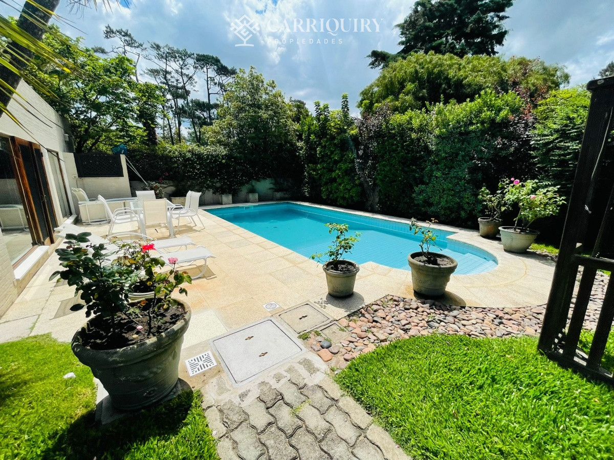 Casa ID.5715/Alquiler-de-casa-en-manantiales-de-3-dormitorios-y-2-baños.-Piscina-y-parrillero - CASA DE 4 DORMITORIOS EN ALQUILER TEMPORARIO