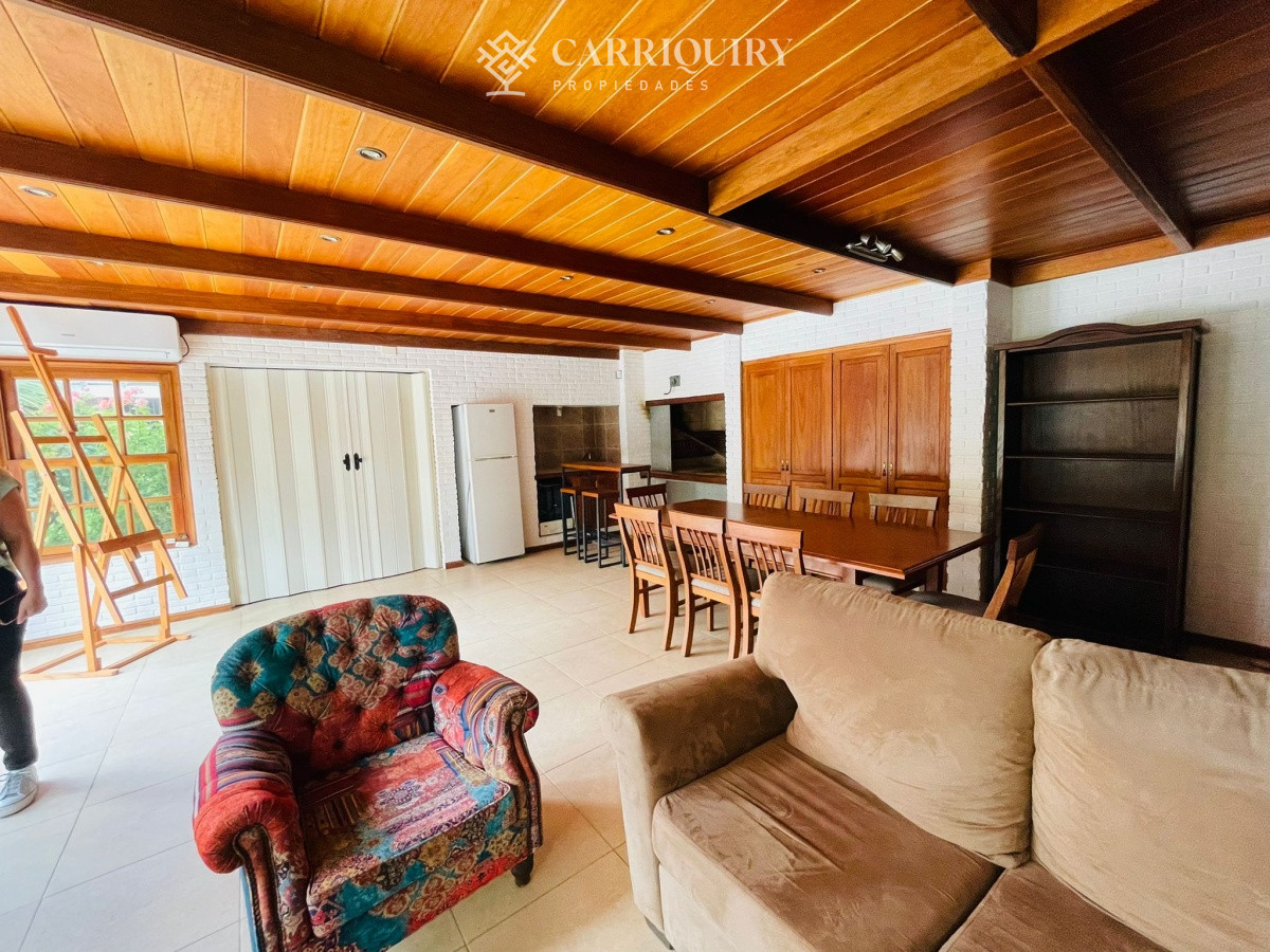 Casa ID.5715/Alquiler-de-casa-en-manantiales-de-3-dormitorios-y-2-baños.-Piscina-y-parrillero - CASA DE 4 DORMITORIOS EN ALQUILER TEMPORARIO