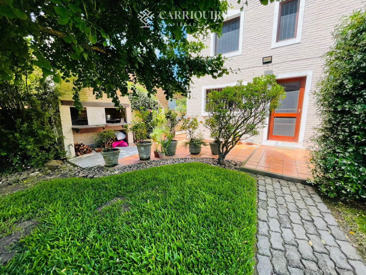 Casa ID.5715/Alquiler-de-casa-en-manantiales-de-3-dormitorios-y-2-baños.-Piscina-y-parrillero - CASA DE 4 DORMITORIOS EN ALQUILER TEMPORARIO