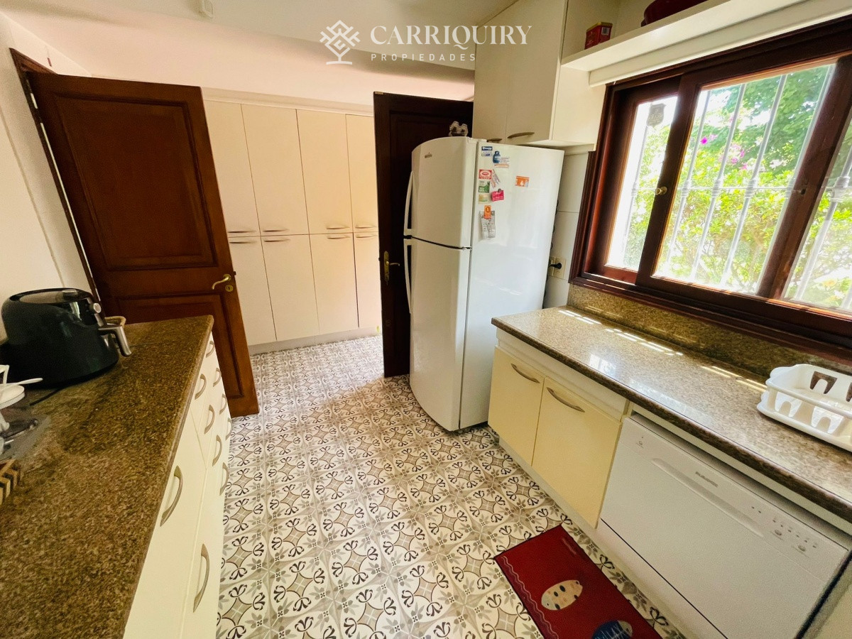 Casa ID.5715/Alquiler-de-casa-en-manantiales-de-3-dormitorios-y-2-baños.-Piscina-y-parrillero - CASA DE 4 DORMITORIOS EN ALQUILER TEMPORARIO