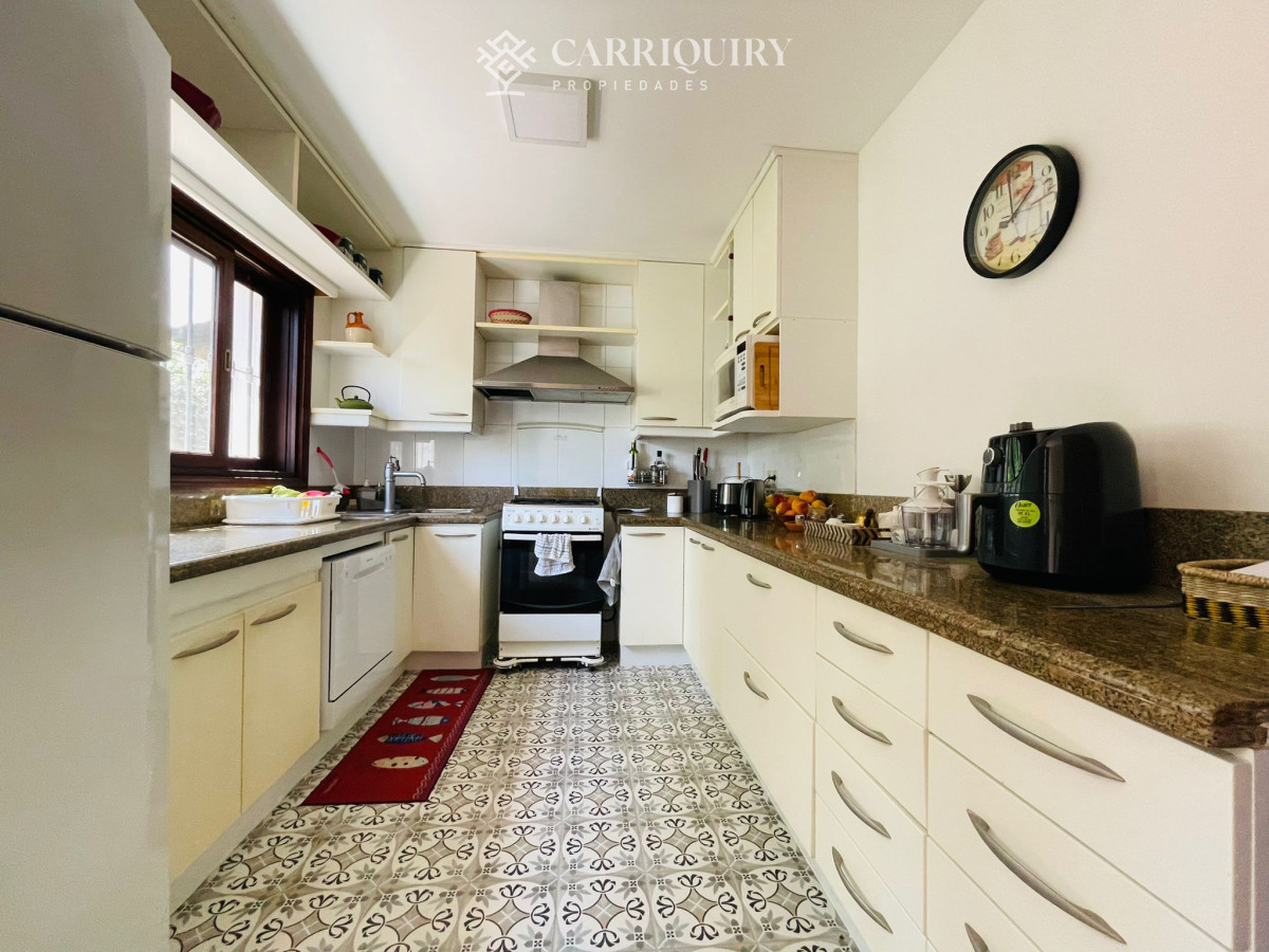 Casa ID.5715/Alquiler-de-casa-en-manantiales-de-3-dormitorios-y-2-baños.-Piscina-y-parrillero - CASA DE 4 DORMITORIOS EN ALQUILER TEMPORARIO