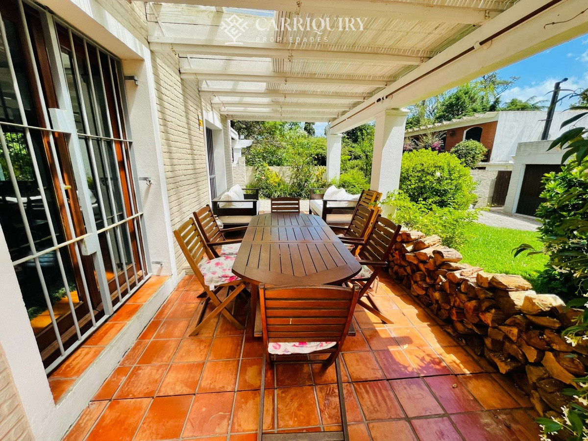 Casa ID.5715/Alquiler-de-casa-en-manantiales-de-3-dormitorios-y-2-baños.-Piscina-y-parrillero - CASA DE 4 DORMITORIOS EN ALQUILER TEMPORARIO