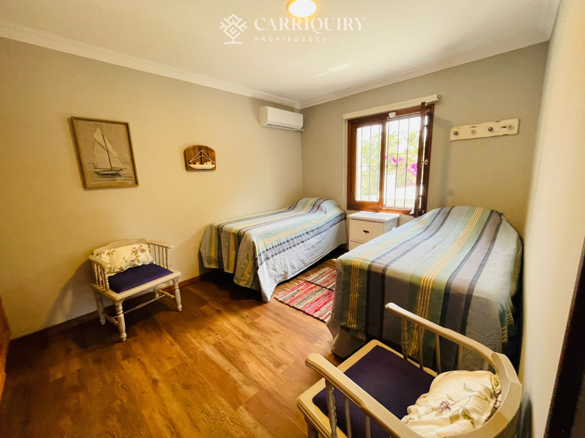 Casa ID.5715/Alquiler-de-casa-en-manantiales-de-3-dormitorios-y-2-baños.-Piscina-y-parrillero - CASA DE 4 DORMITORIOS EN ALQUILER TEMPORARIO