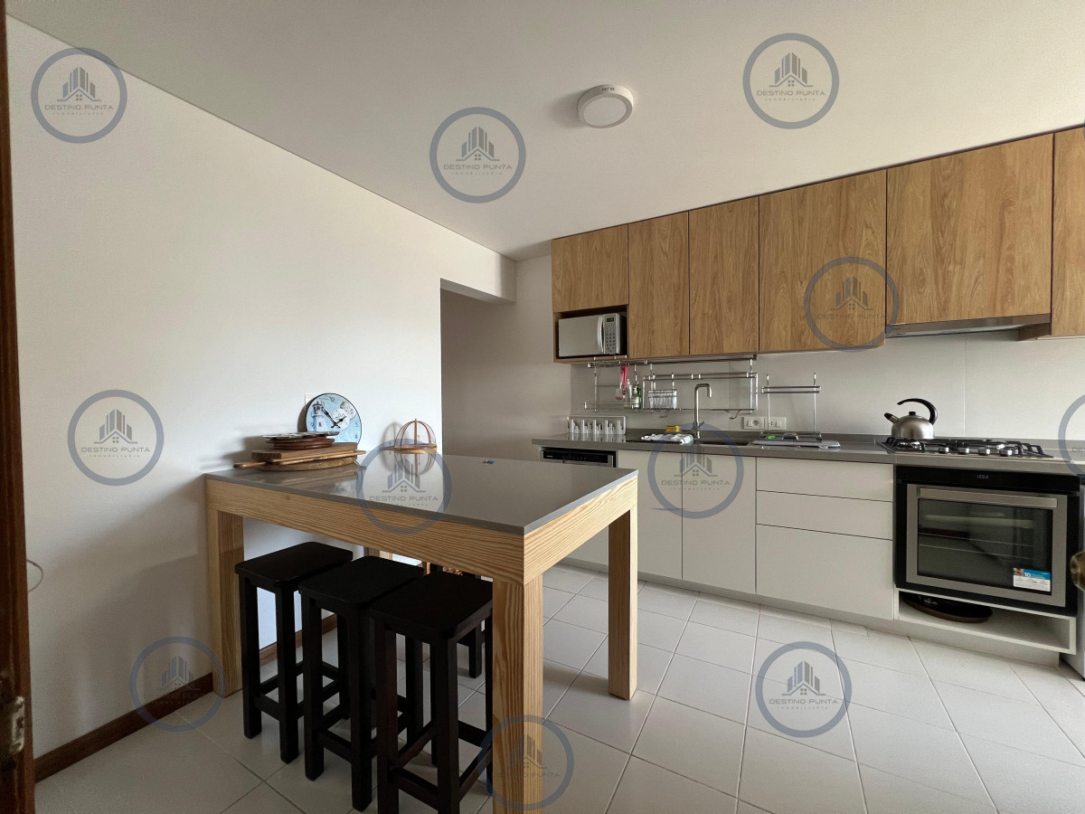 Apartamento ID.2383 - Apartamento de 4 Dormitorios en venta en Ocean Tower, Punta del Este.