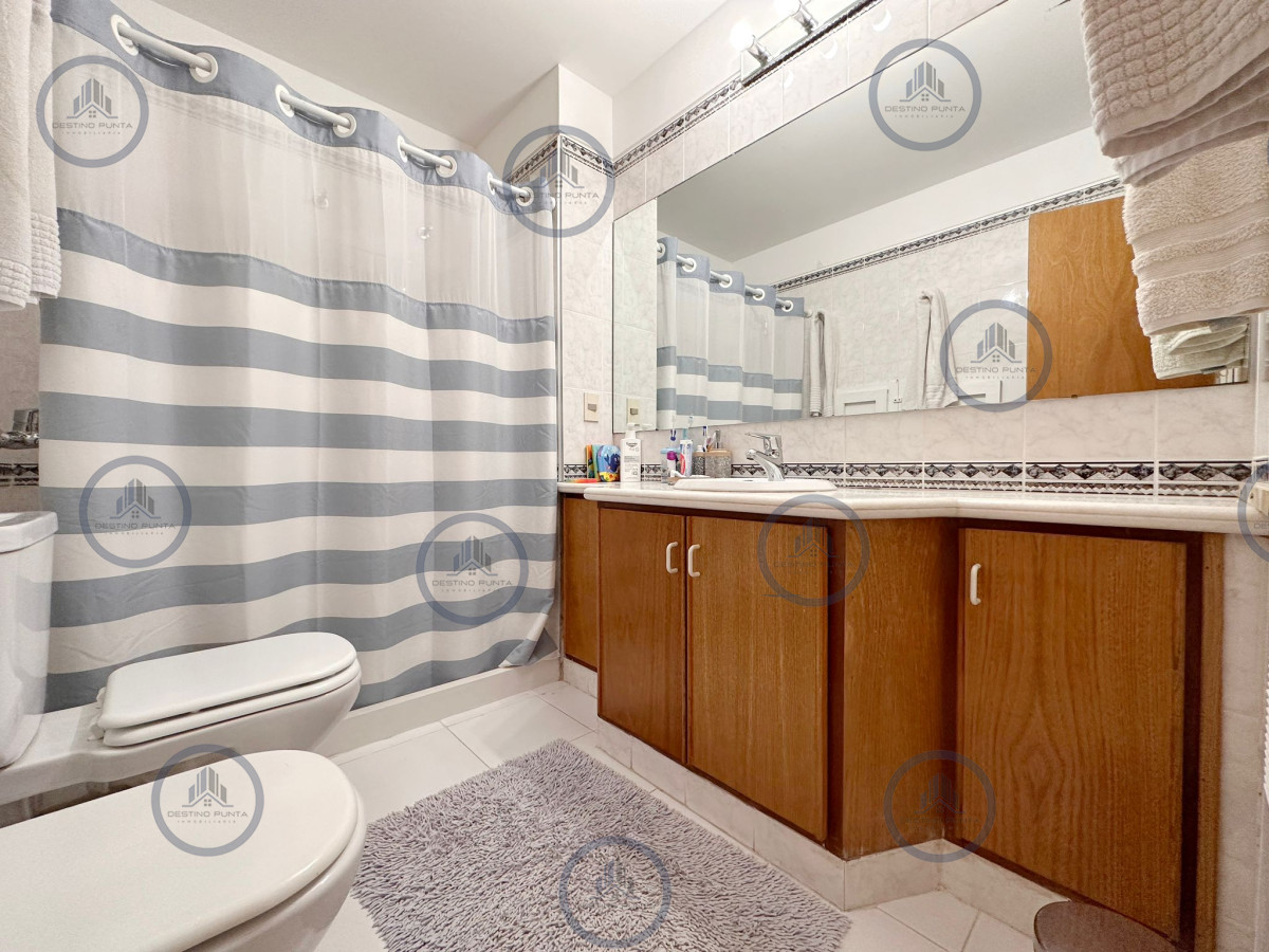 Apartamento ID.2383 - Apartamento de 4 Dormitorios en venta en Ocean Tower, Punta del Este.