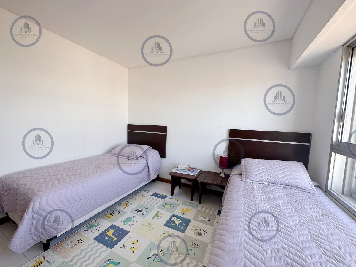 Apartamento ID.2383 - Apartamento de 4 Dormitorios en venta en Ocean Tower, Punta del Este.