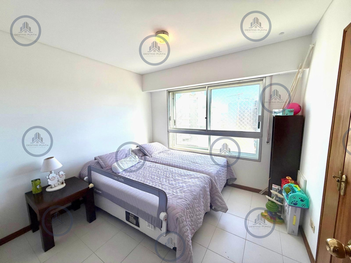 Apartamento ID.2383 - Apartamento de 4 Dormitorios en venta en Ocean Tower, Punta del Este.