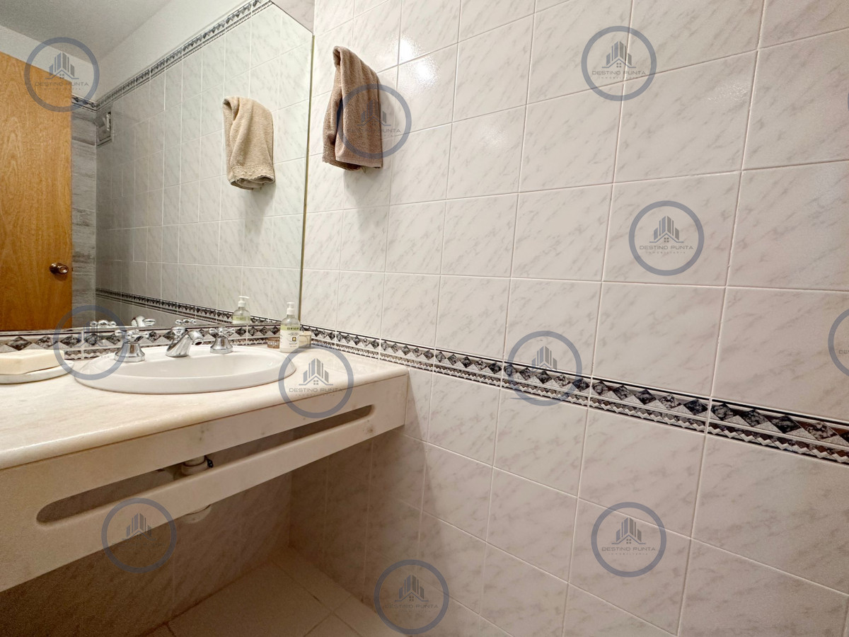 Apartamento ID.2383 - Apartamento de 4 Dormitorios en venta en Ocean Tower, Punta del Este.