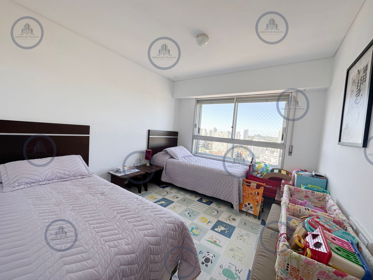 Apartamento ID.2383 - Apartamento de 4 Dormitorios en venta en Ocean Tower, Punta del Este.