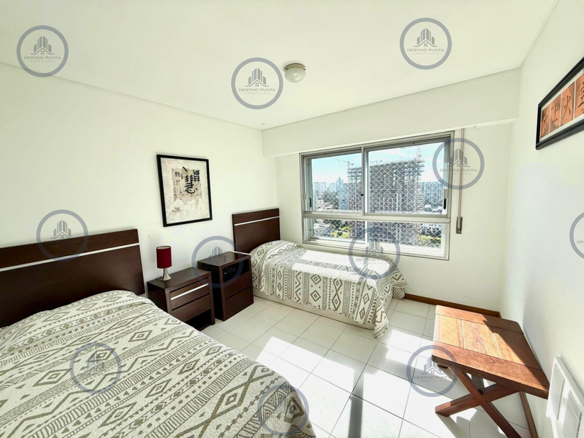 Apartamento ID.2383 - Apartamento de 4 Dormitorios en venta en Ocean Tower, Punta del Este.