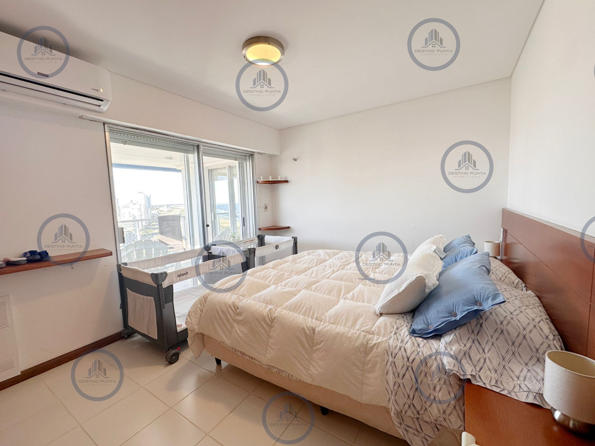 Apartamento ID.2383 - Apartamento de 4 Dormitorios en venta en Ocean Tower, Punta del Este.