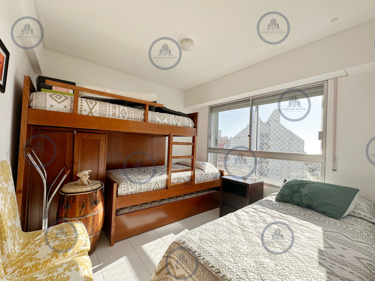 Apartamento ID.2383 - Apartamento de 4 Dormitorios en venta en Ocean Tower, Punta del Este.