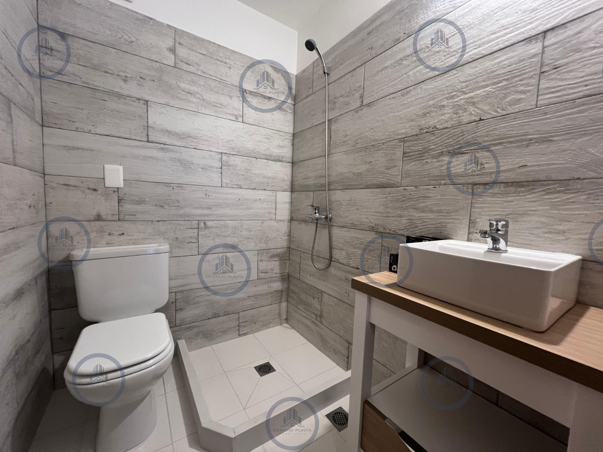 Apartamento ID.2383 - Apartamento de 4 Dormitorios en venta en Ocean Tower, Punta del Este.