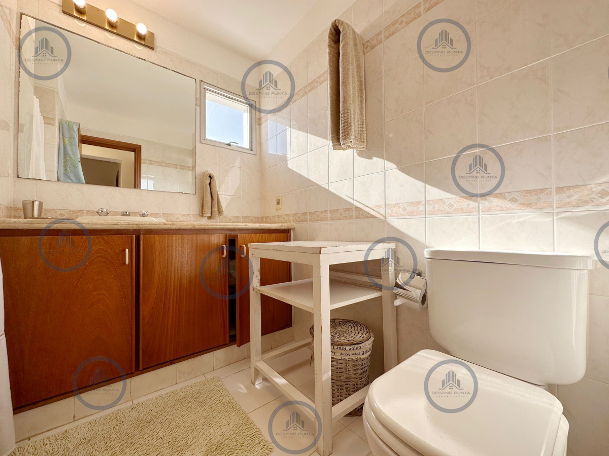 Apartamento ID.2383 - Apartamento de 4 Dormitorios en venta en Ocean Tower, Punta del Este.