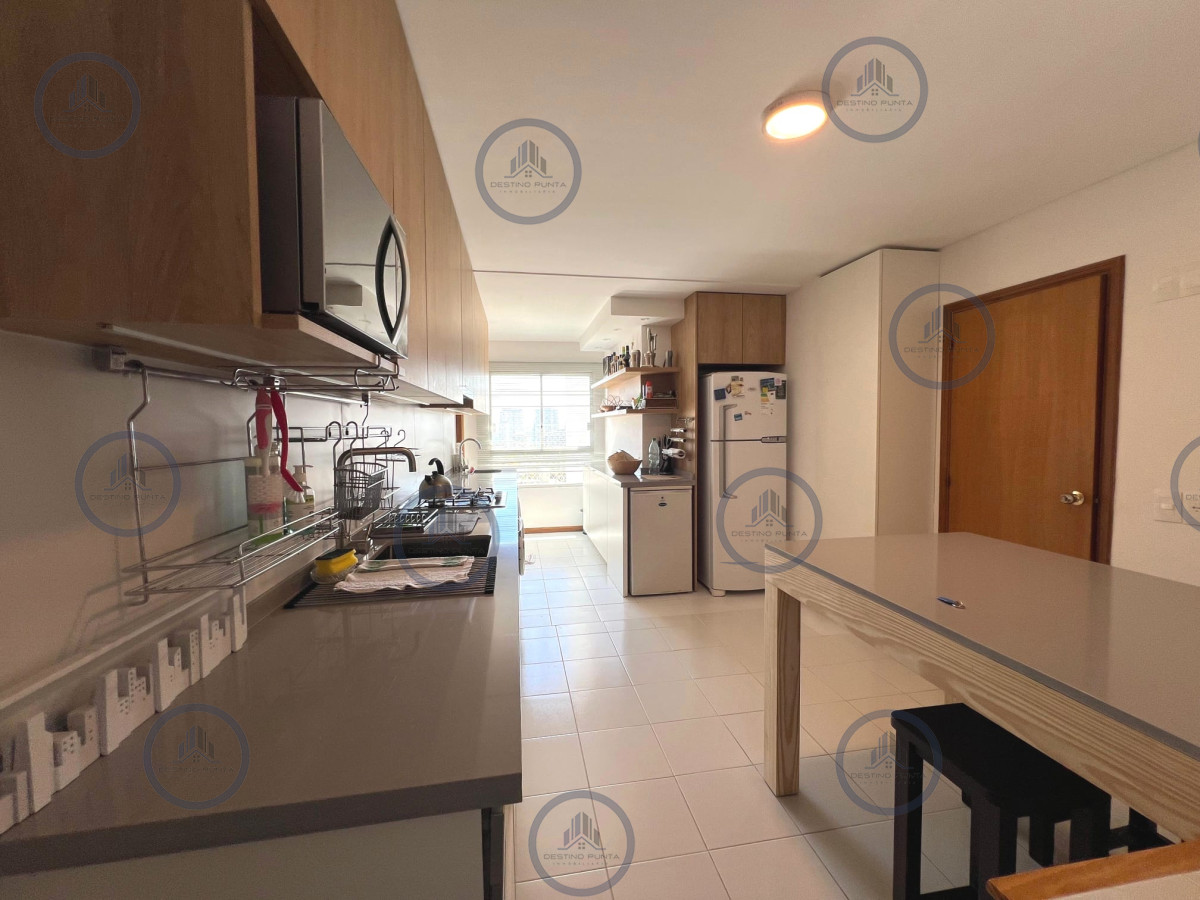 Apartamento ID.2383 - Apartamento de 4 Dormitorios en venta en Ocean Tower, Punta del Este.