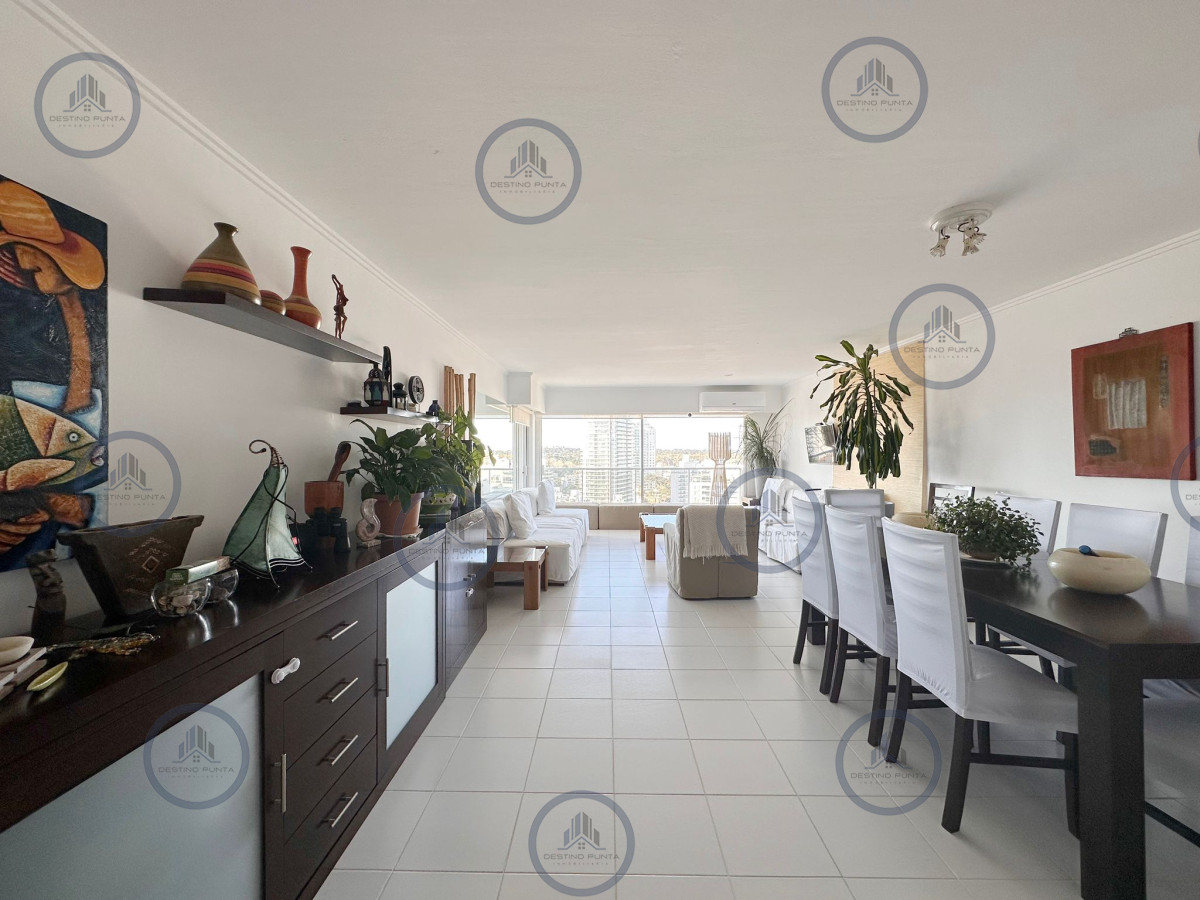 Apartamento ID.2383 - Apartamento de 4 Dormitorios en venta en Ocean Tower, Punta del Este.