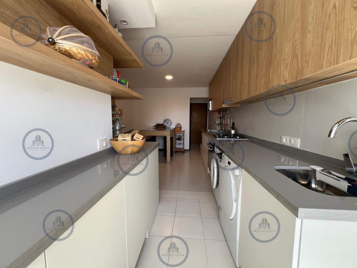 Apartamento ID.2383 - Apartamento de 4 Dormitorios en venta en Ocean Tower, Punta del Este.