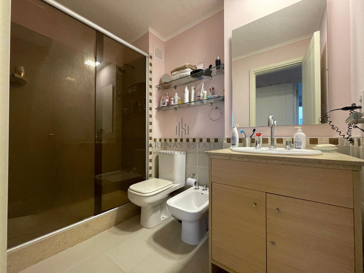 Apartamento ID.3310 - Apartamento en venta de 2 dormitorios en Ocean Drive, Punta del Este.