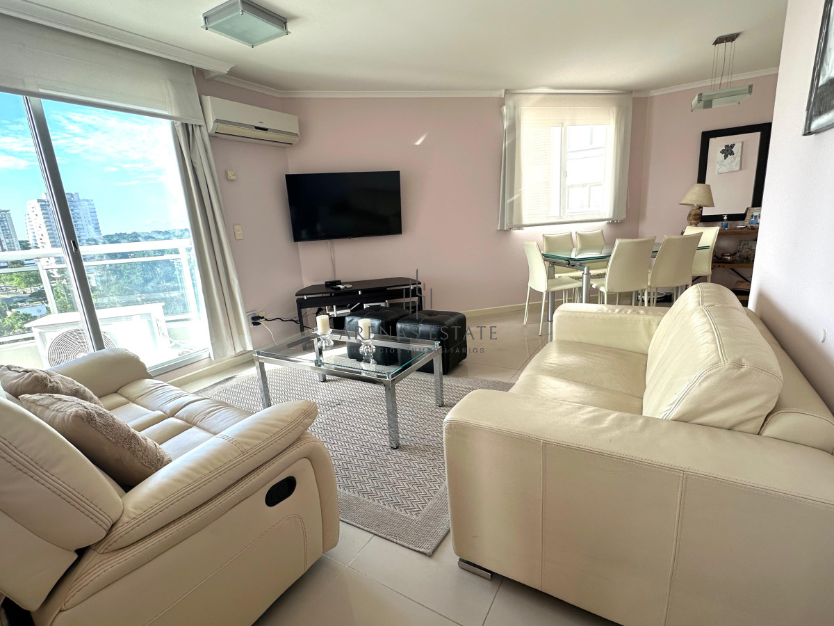 Apartamento ID.3310 - Apartamento en venta de 2 dormitorios en Ocean Drive, Punta del Este.