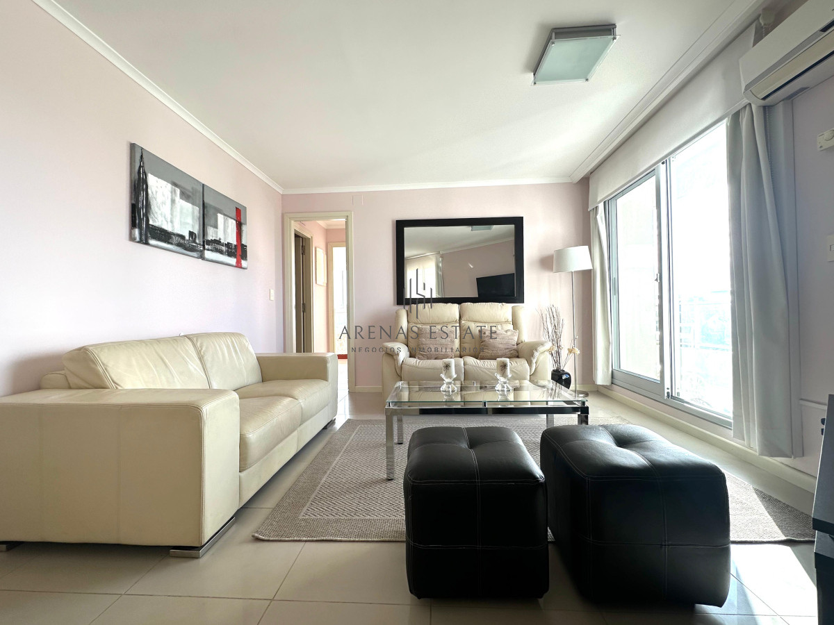 Apartamento ID.3310 - Apartamento en venta de 2 dormitorios en Ocean Drive, Punta del Este.