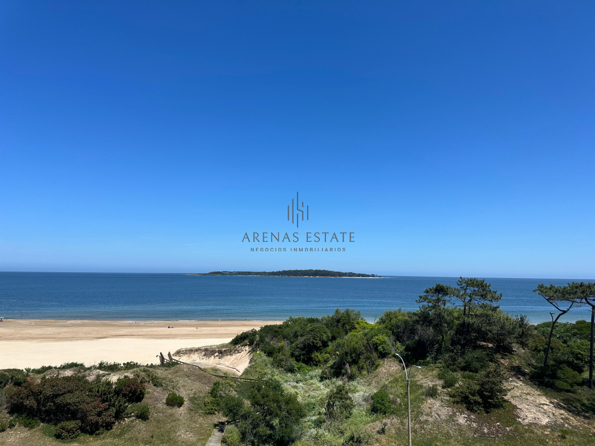 Apartamento ID.3236 - Penthouse en Venta de 3 dormitorios en Playa Mansa, Punta del Este