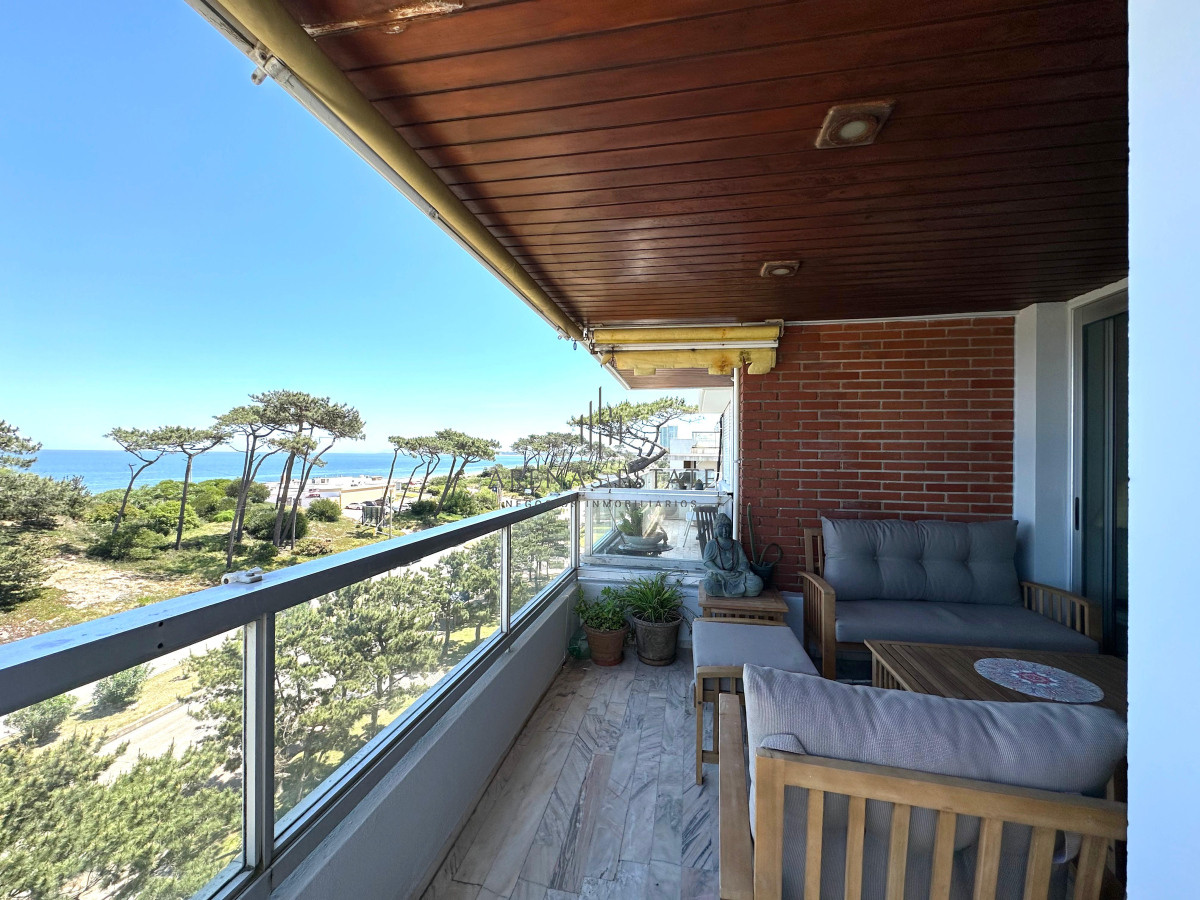 Apartamento ID.3236 - Penthouse en Venta de 3 dormitorios en Playa Mansa, Punta del Este
