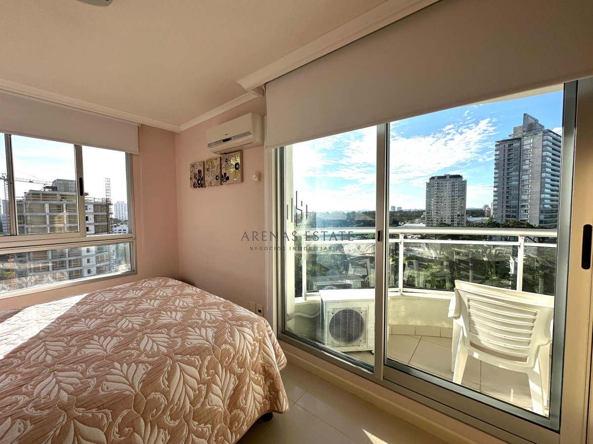 Apartamento ID.3310 - Apartamento en venta de 2 dormitorios en Ocean Drive, Punta del Este.