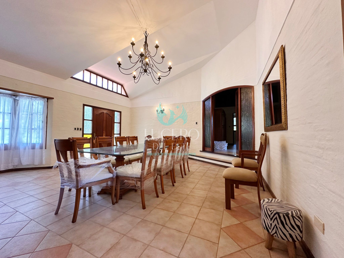 Casa ID.449 - Casa de 3 Dormitorios + dependencia en Jardines de Córdoba, Punta del Este