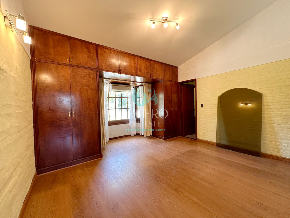 Casa ID.449 - Casa de 3 Dormitorios + dependencia en Jardines de Córdoba, Punta del Este